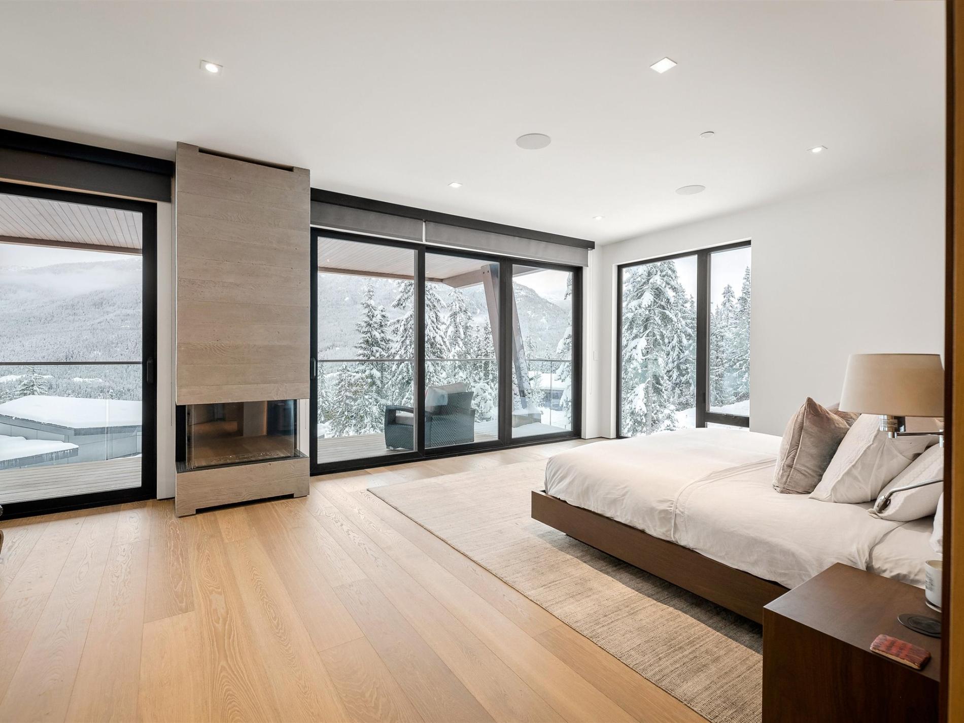 Luxury Kadenwood property interior 8